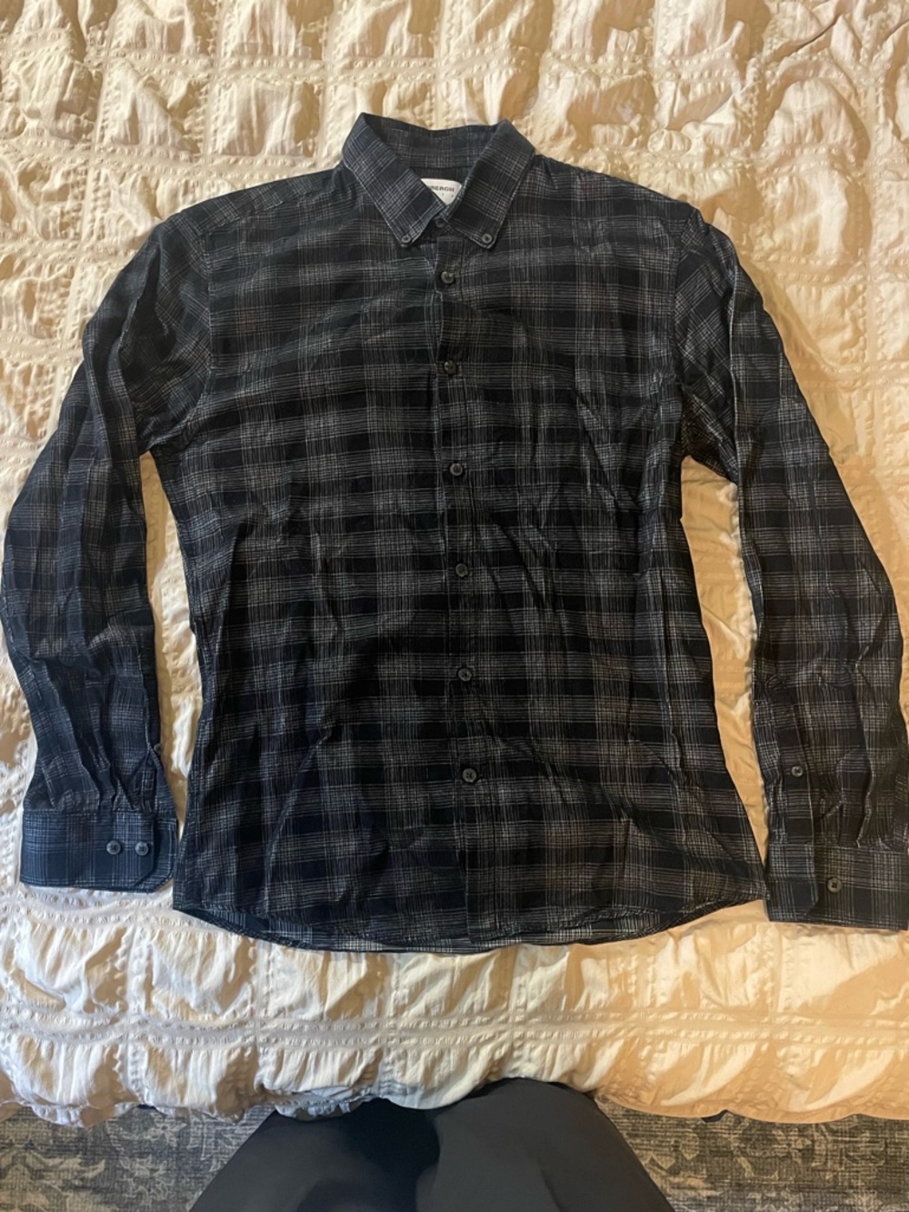 Men's Black and Gray Plaid Long-Sleeve Button-Up Shirt